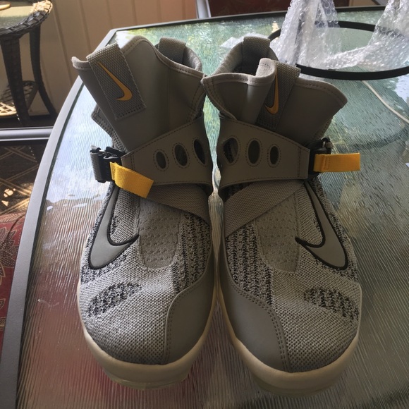 Nike Air Vapormax Flynit Premier - Picture 1 of 4